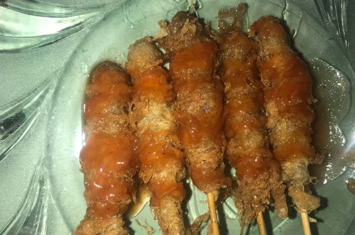 Sempol ayam jajanan khas kaki lima.