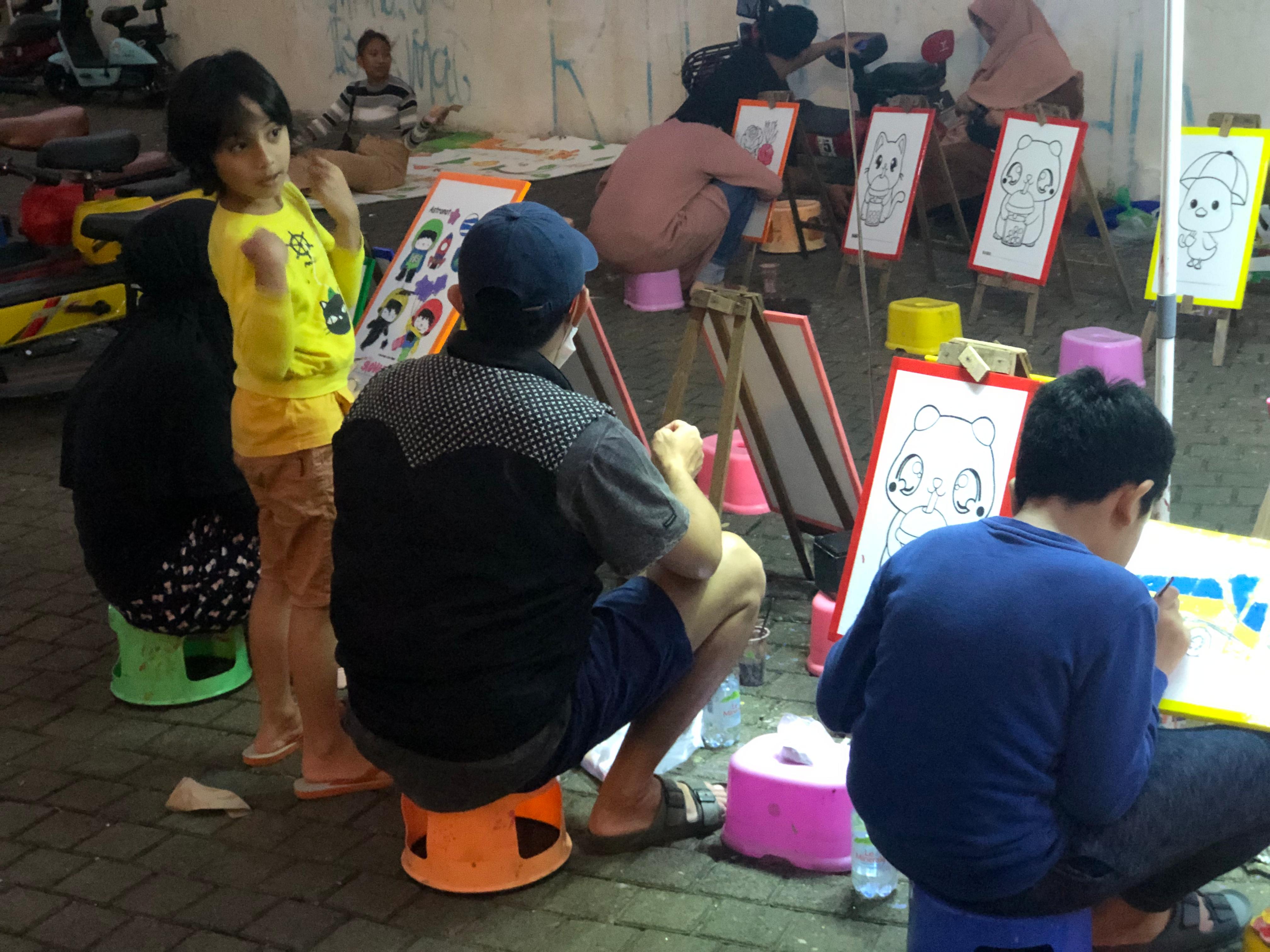Sterofoam lukis di Pakansari, menjadi salah satu incaran masyarakat Bogor untuk menikmati malam Mingguan.