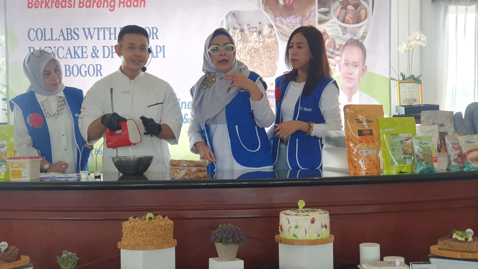 IWAPI Kota Bogor mengadakan pelatihan dengan tajuk Baking Demo dan Inspiraso Bisnis Pastry dalam upaya meningkatkan usaha para anggotanya.
