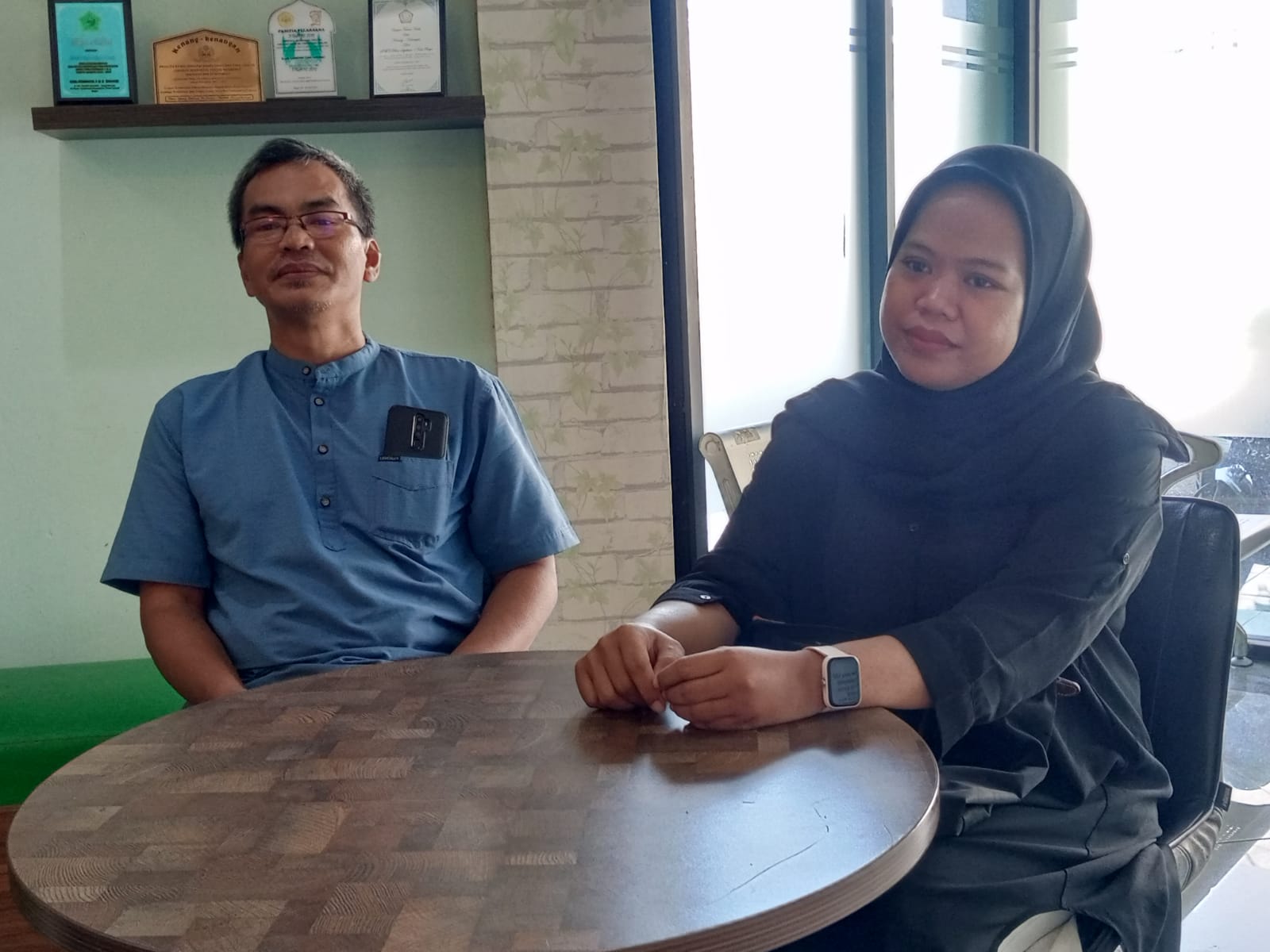 Keluarga almarhum Adjum Djunaedi, jamaah haji asal Kota Bogor yang meninggal dunia di Mekkah, Arab Saudi.