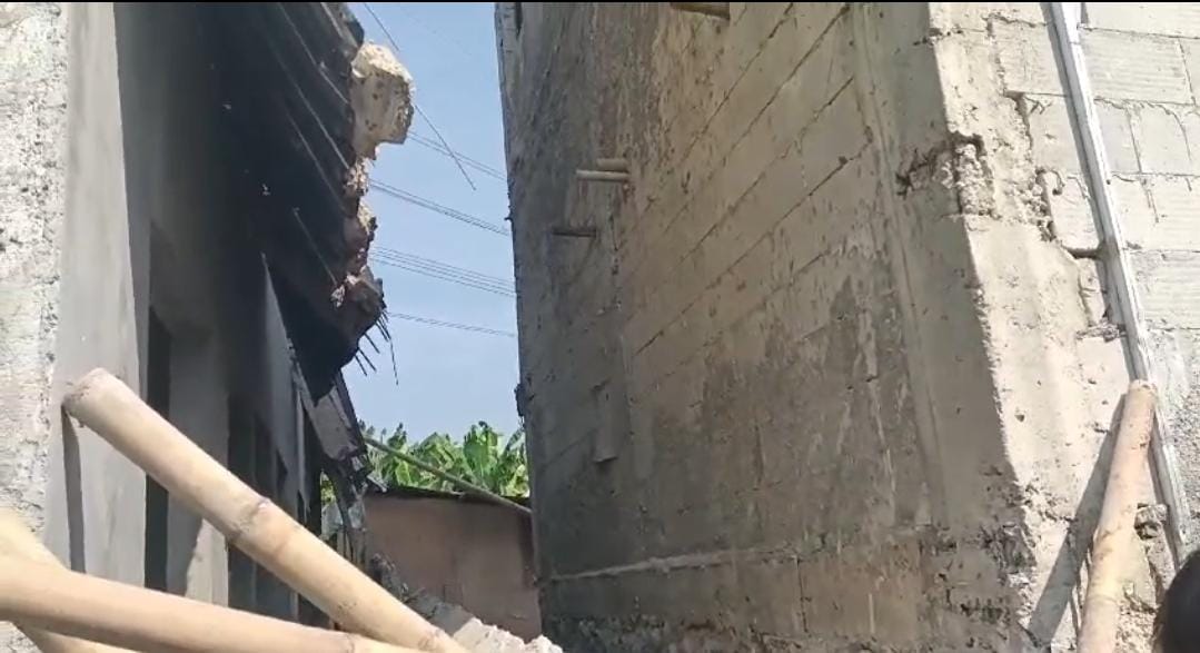 Coran ruko di Gunungsindur yang ambruk dan menimpa seorang pemuda hingga meninggal dunia.