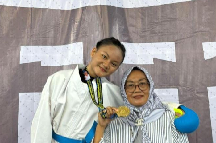 Firda sukses meraih mendali emas di ajang kejuaraan karate Beginner Karate Championship dan BKF VII Championship 2024 Kumite Putri +48kg Perorangan, Piala Ketua KONI Kabupaten Bogor.
