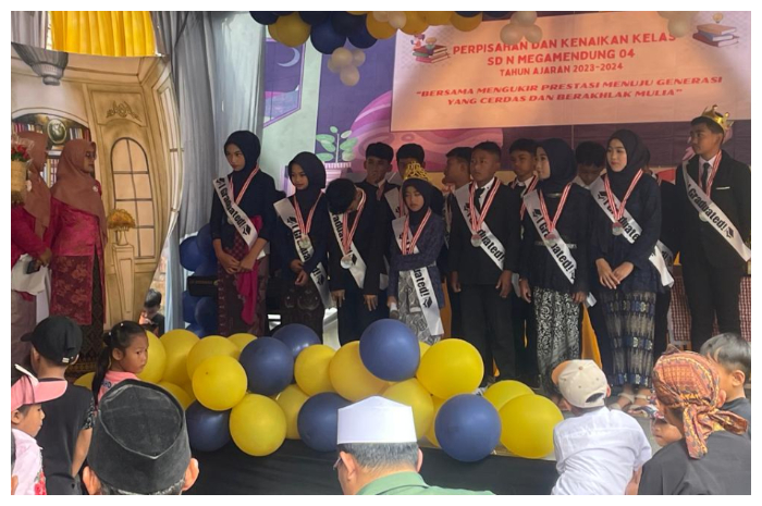 Acara perpisahan dan kenaikan kelas SDN Megamendung 04, Kabupaten Bogor, Selasa (25/6/2024).