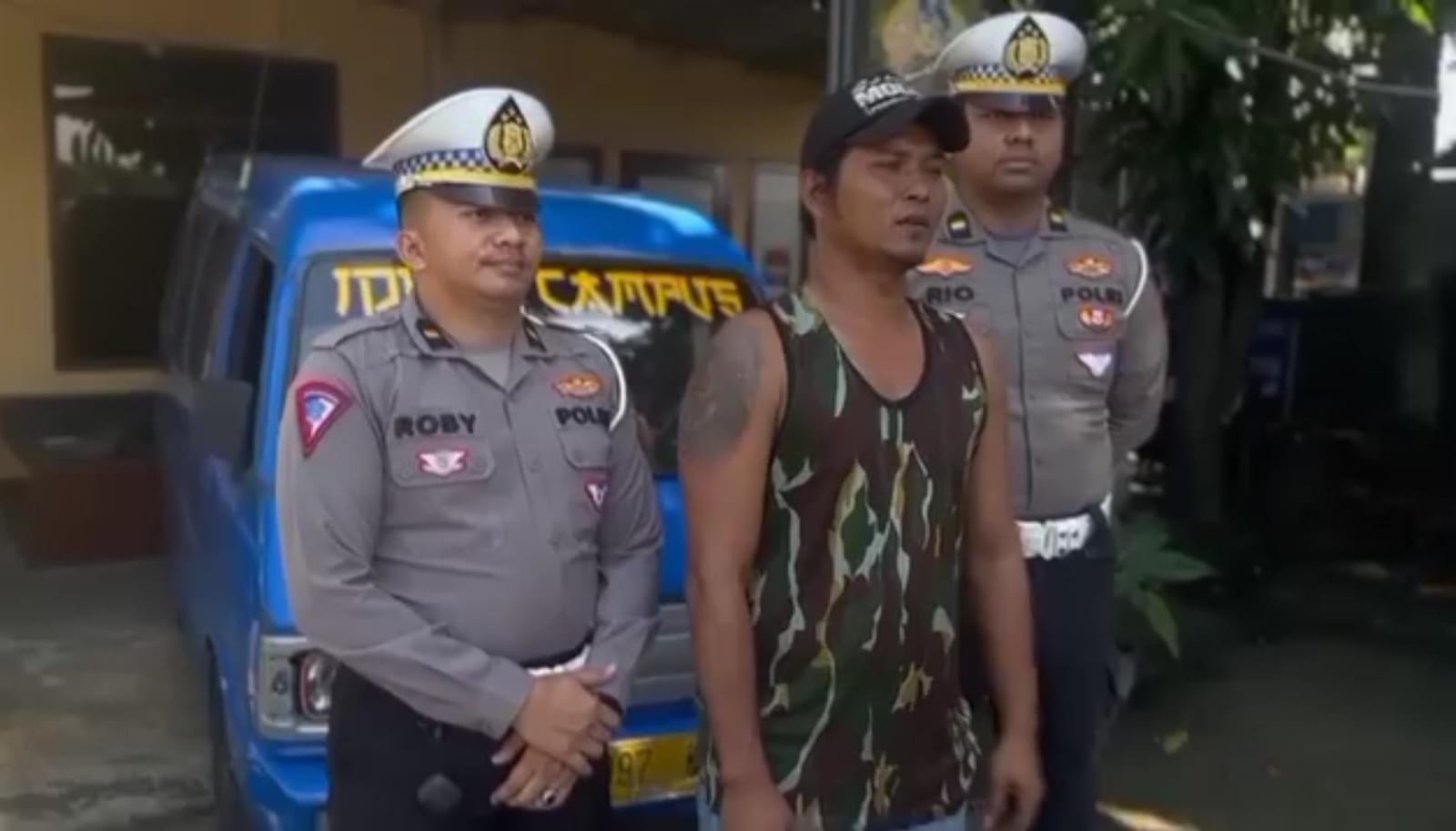 Foto tangkapan layar video klarifikasi sopir angkot yang viral lawan arah di wilayah Citeureup.