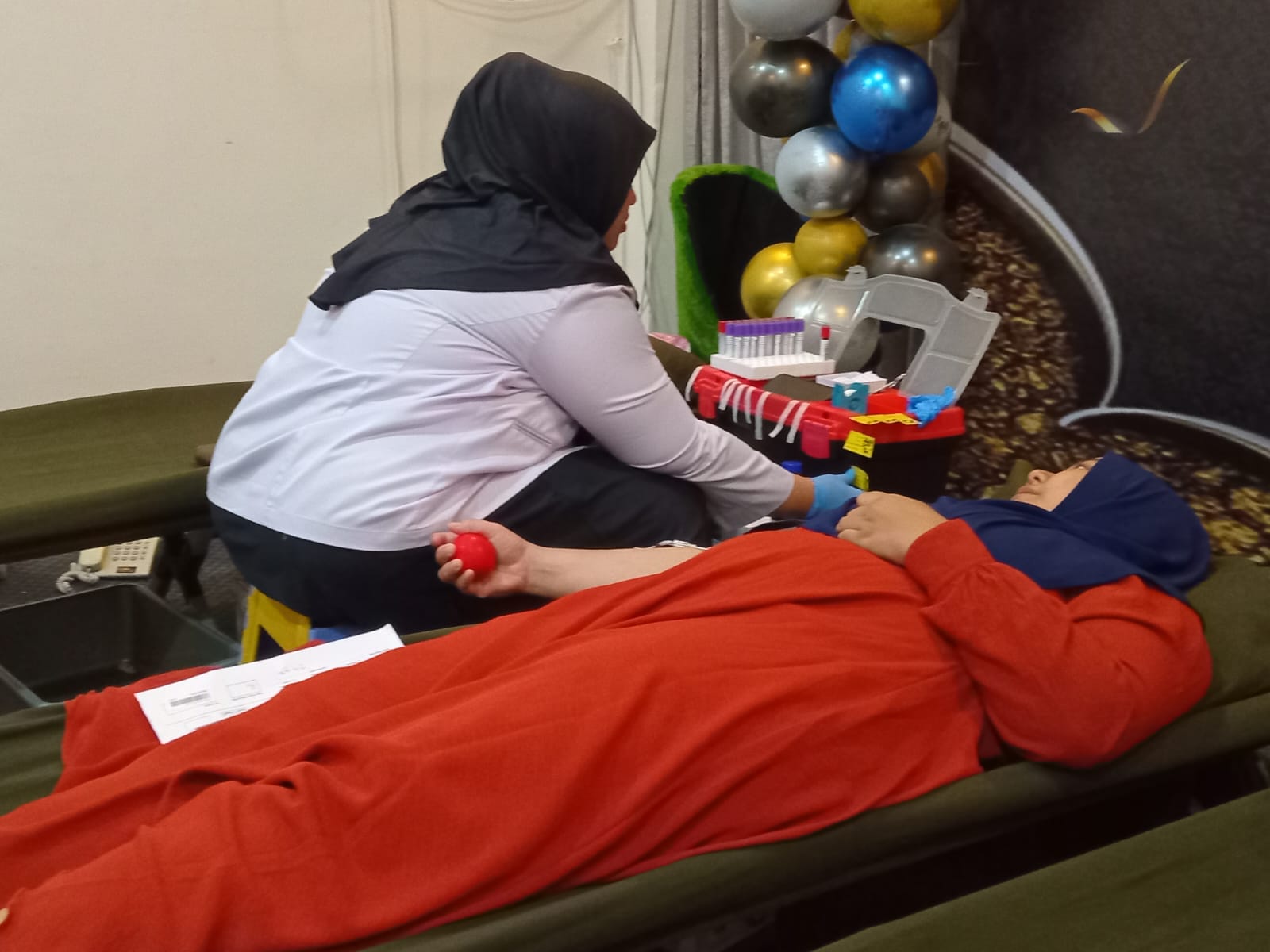 Memperingati hari donor darah sedunia dan ulang tahun ke-6, International Networking for Humanitarian (INH) melakukan aksi penggalangan donor darah, yang digelar di Kecamatan Cileungsi.