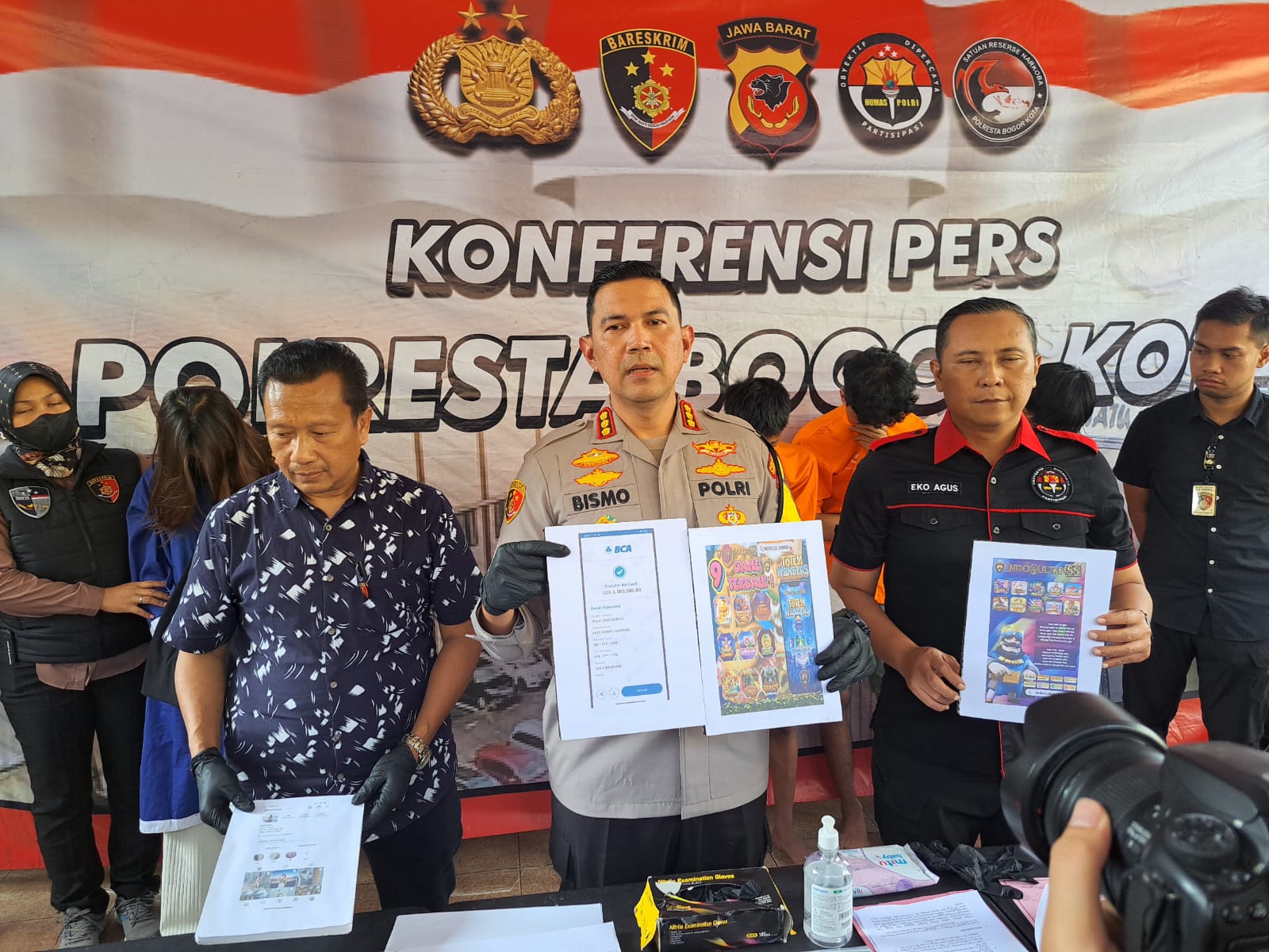 Kapolresta Bogor Kota, Kombes Pol Bismo Teguh Prakoso memberikan keterangan pers terkait maraknya kasus game online terlarang yang melibatkan warga Kota Bogor.