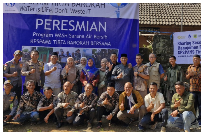 AQUA Ciherang mendampingi peresmian program WASH di sekretariat KP-SPAMS Tirta Barokah Desa Ciherang Pondok, Jumat (21/06/2024).