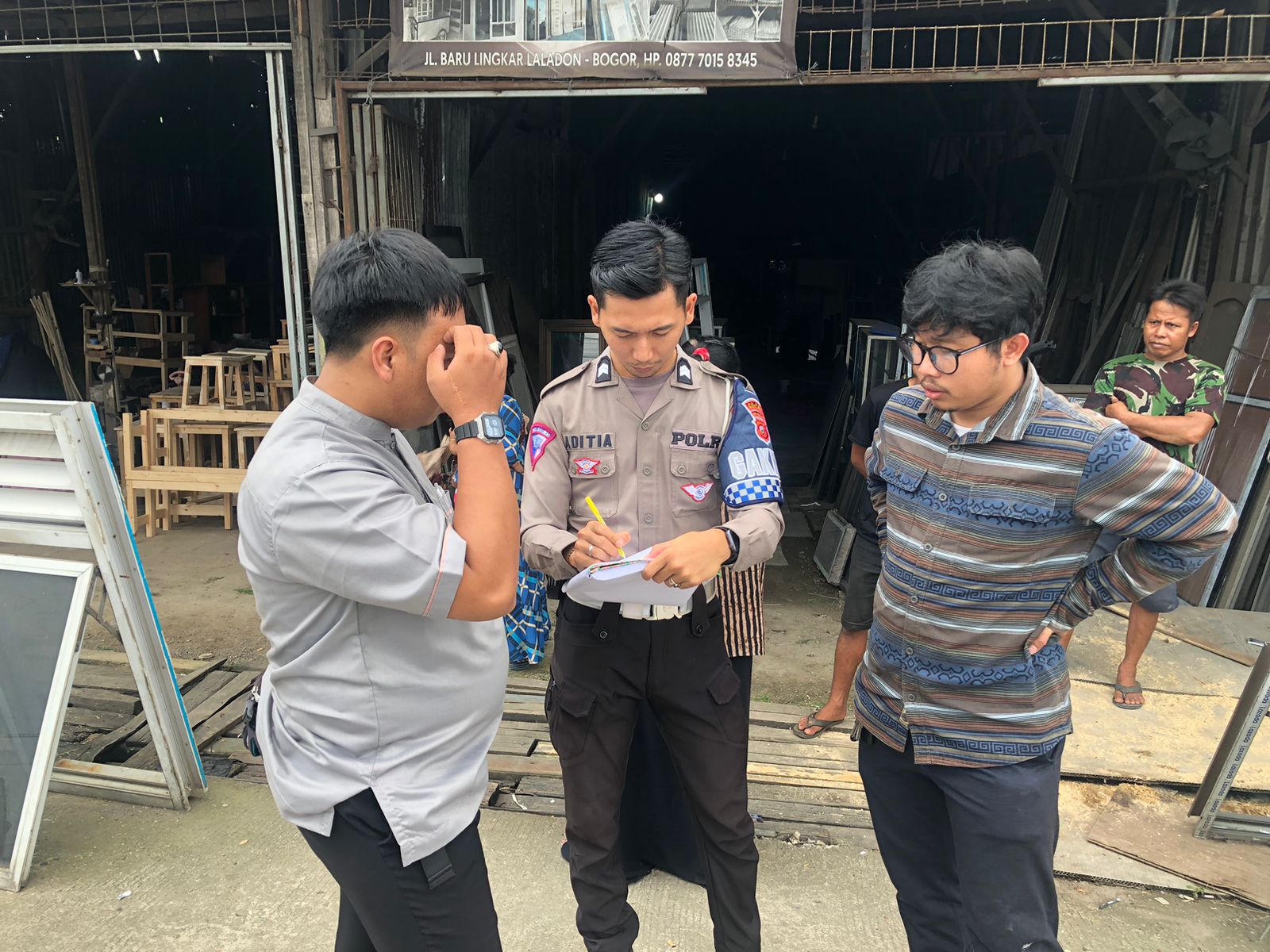 Polisi introgasi saksi kecelakakan maut Avanza tabrak mobil pikap di Dramaga Bogor.