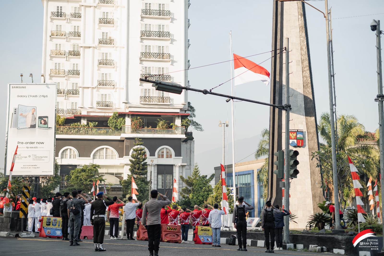 Pengibaran bendera merah putih di Tugu Kujang, pada pelaksanaan FMP tahun lalu.