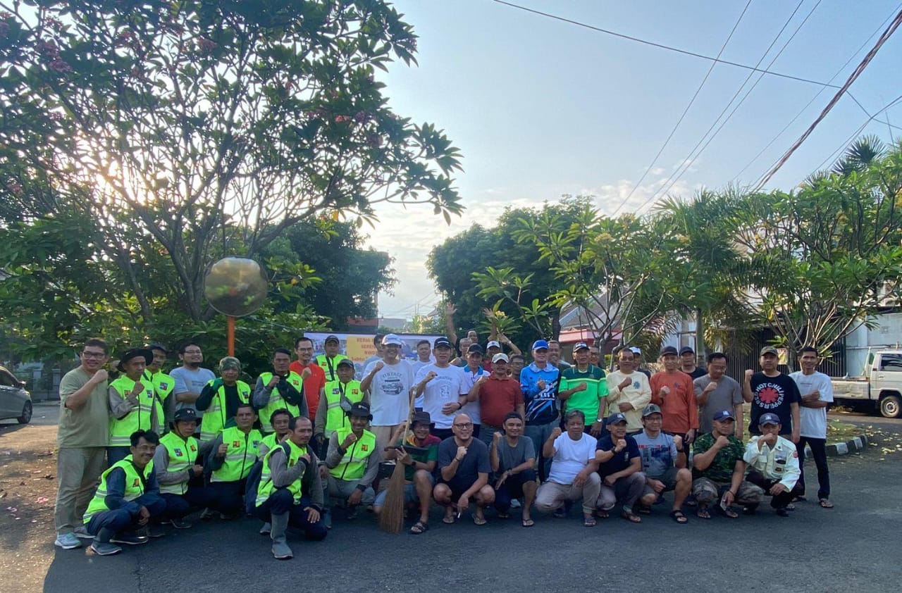 Kerja bakti serentak di RW 12, Kelurahan Cilendek Timur.