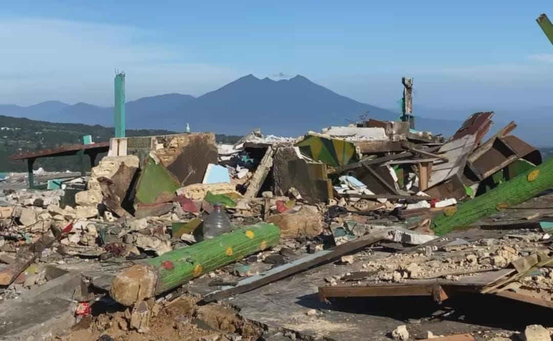 Pemandangan dari Kawasan Puncak Bogor setelah pembongkaran lapak PKL.