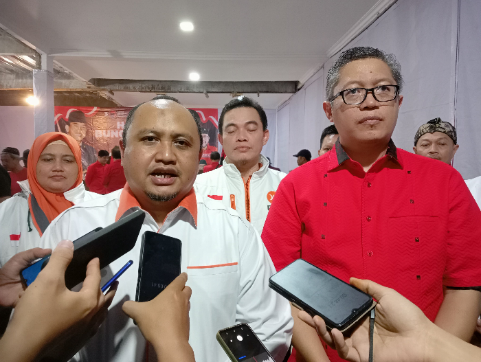 Jajaran Pengurus Dewan Pimpinan Daerah (DPD) Partai PKS saat mengunjungi DPC PDI Perjuangan Kota Bogor