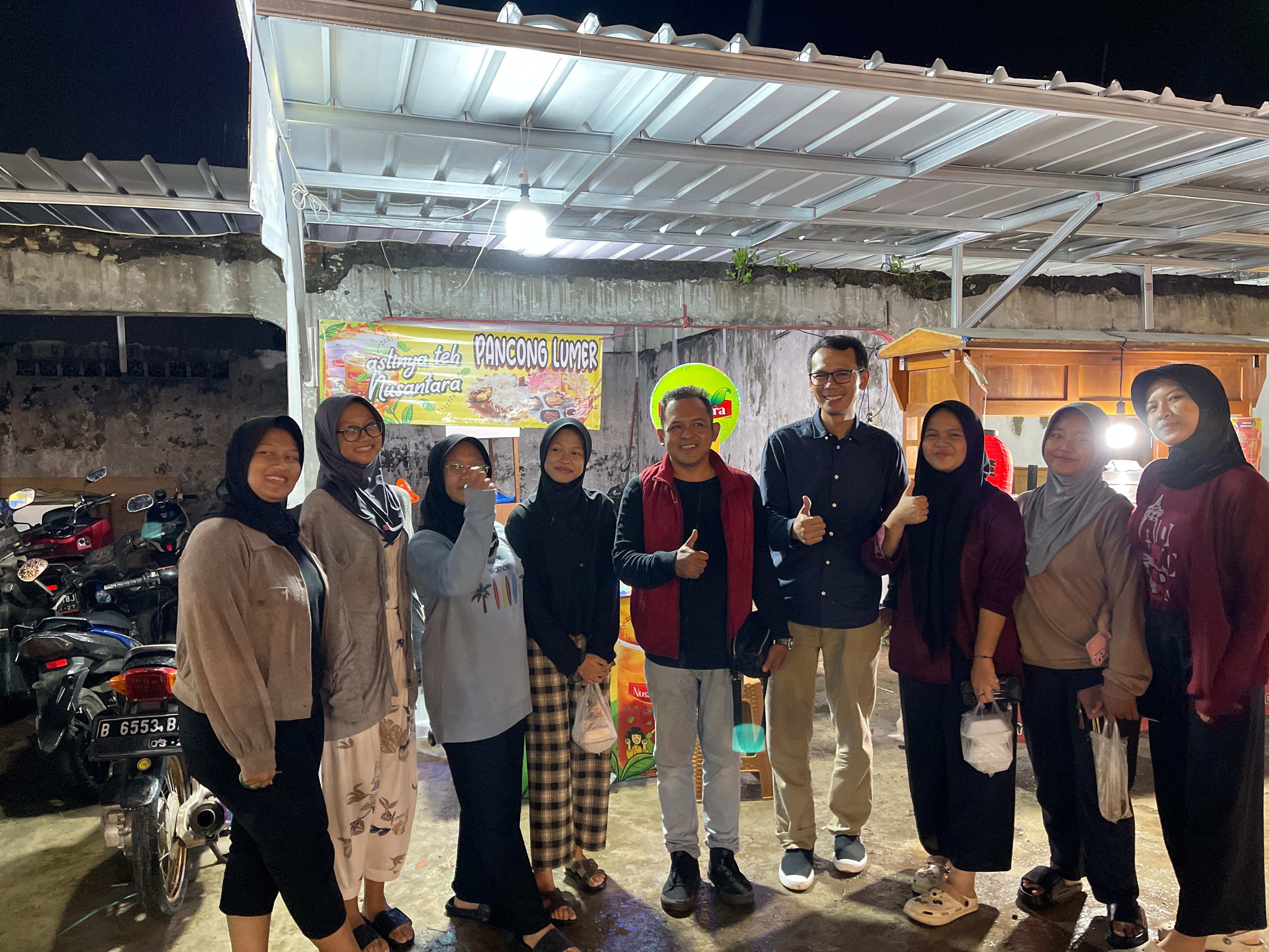 Bakal calon bupati Bogor, Ade Wardhana menyambangi lokasi relokasi PKL di Ciseeng, Sabtu (29/6). (ist)
