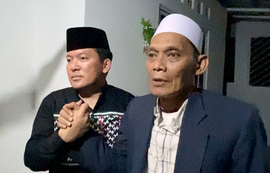 Dukungan disuarakan ulama dan tokoh agama kepada Dokter Rayendra saat berkunjung ke Pesantren Dipamenggala, Kelurahan Cikaret, Kota Bogor, Senin (24/6/2024).