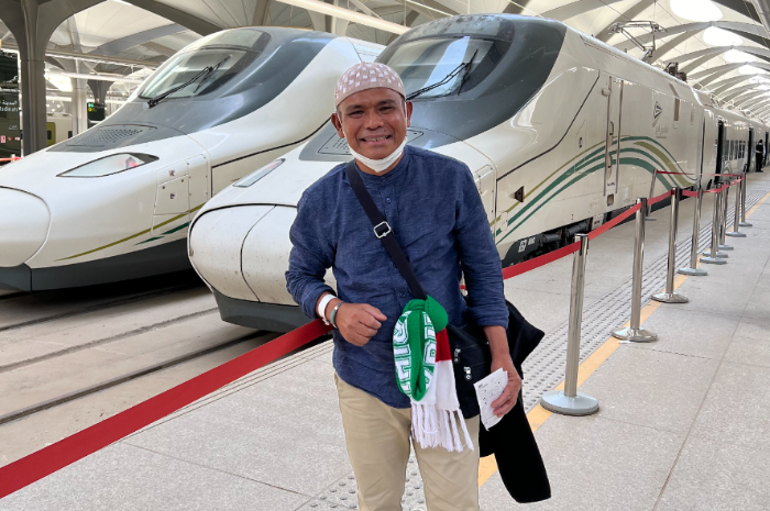 Hazairin Sitepu saat di tanah suci.