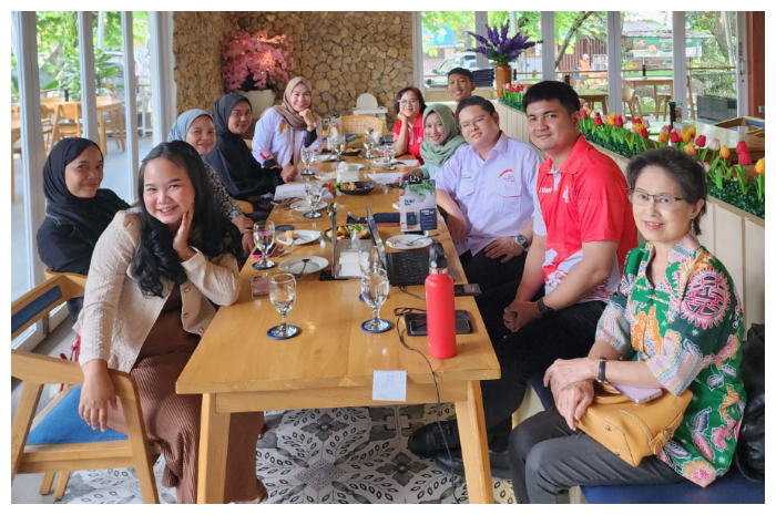 Tim Panitia Lomba Fashion Show menggelar pertemuan di Flui Resto, Jalan Binamarga Bogor, membahas kegiatan dalam menyemarakan FMP 2024.