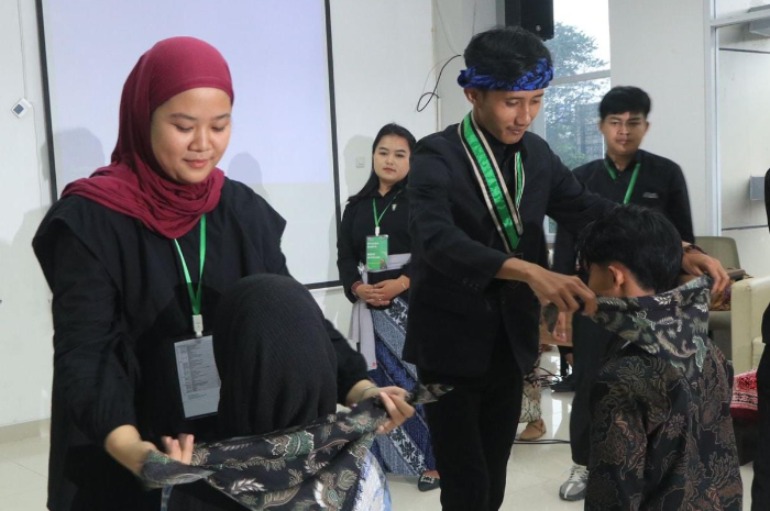 Daya Mahasiswa Sunda atau Damas Bogor, mengadakan kegiatan pendidikan dan latihan calon anggota baru.