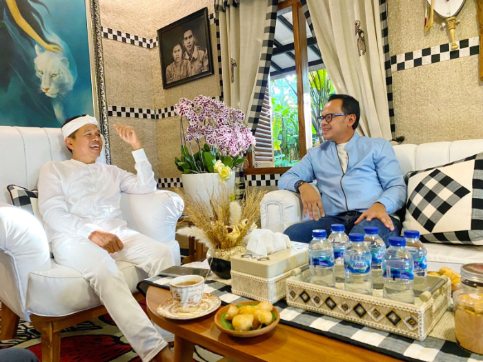 Dedi Mulyadi saat berbincang dengan Mantan Wali Kota Bogor Bima Arya.