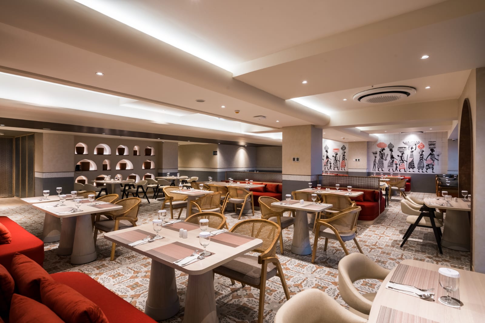 Aston Bintaro Hotel & Conference Center, di kawasan Anwa Residence di Jalan Cendrawasih Raya, Bintaro Sawah Lama tawarkan suasana baru.