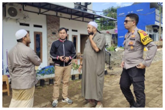 Polsek Caringin, mendatangi lokasi kebakaran di Pondok Pesantren Rubhat Nurul Fajri, Kampung Limusnunggal, Desa Ciherang Pondok. Polisi masih mendalami penyebab dari kebakaran tersebut.