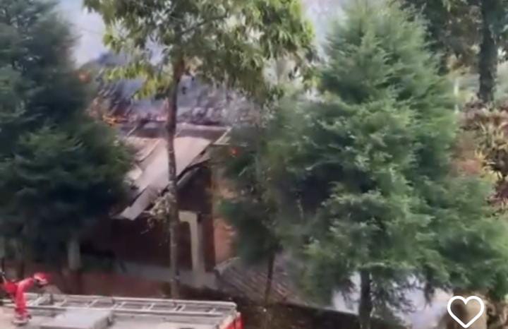 kKebakaran melanda vila di Zenhills Resort Hotel Megamendung, Kabupaten Bogor.