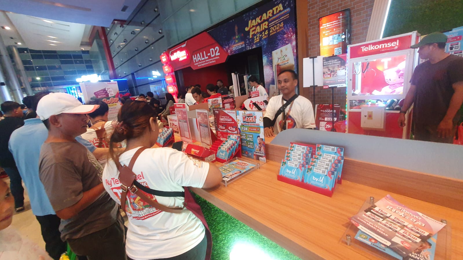 Booth Telkomsel di Jakarta Fair Kemayoran (JFK).
