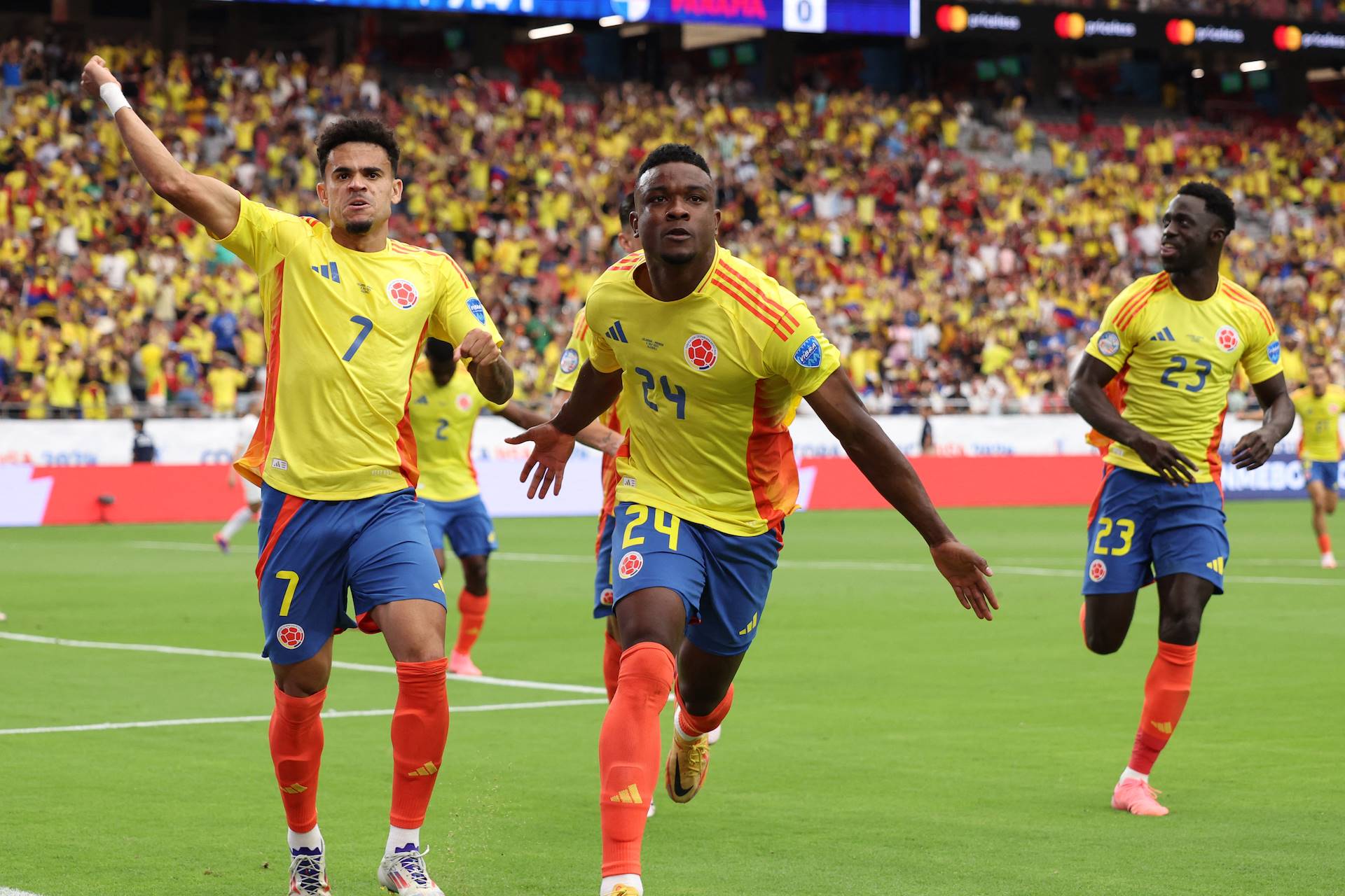 Selebrasi pemain Kolombia usai pesta gol ke gawang Panama.