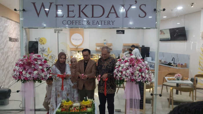 Dirut RSUD Kota Bogor, dr Ilham Chaidir meresmikan gerai Weekdays Coffe and Eatery.