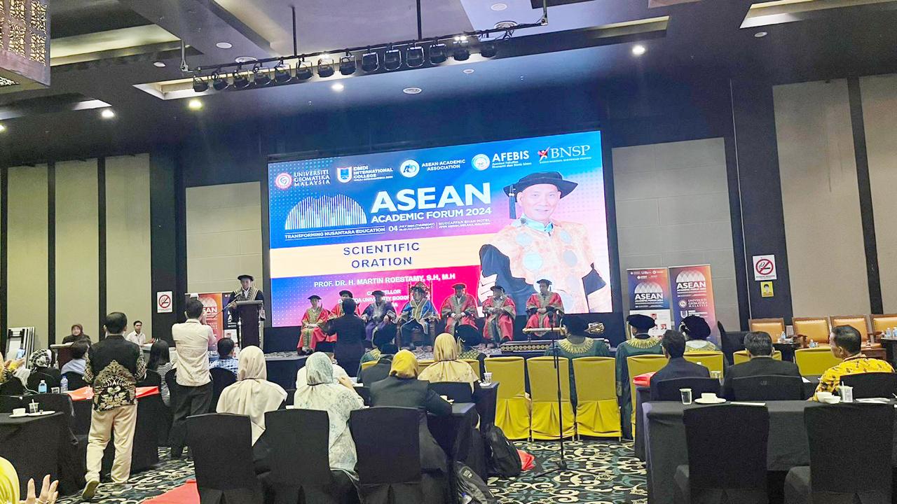 Dikukuhkan sebagai Professor of Academic in Law oleh Universiti&nbsp;Geomatika Malaysia, Chancellor UNIDA Bogor&nbsp;Sampaikan Orasi Ilmiah tentang&nbsp;Selat Malaka