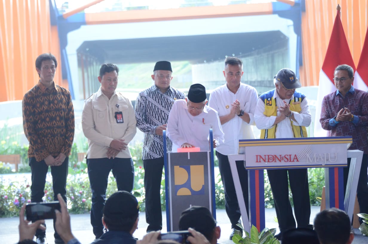 Wapres Ma&rsquo;ruf Amin saat meresmikan Tol Cimanggis&ndash;Cibitung di Kecamatan Cileungsi, Kabupaten Bogor, Selasa (9/7/2024).