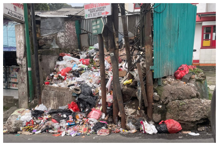 Salah satu tempat pembuangan sampah (TPS) di Jalan Raya Puncak, yang bakal ditutup DLH Kabupaten Bogor.