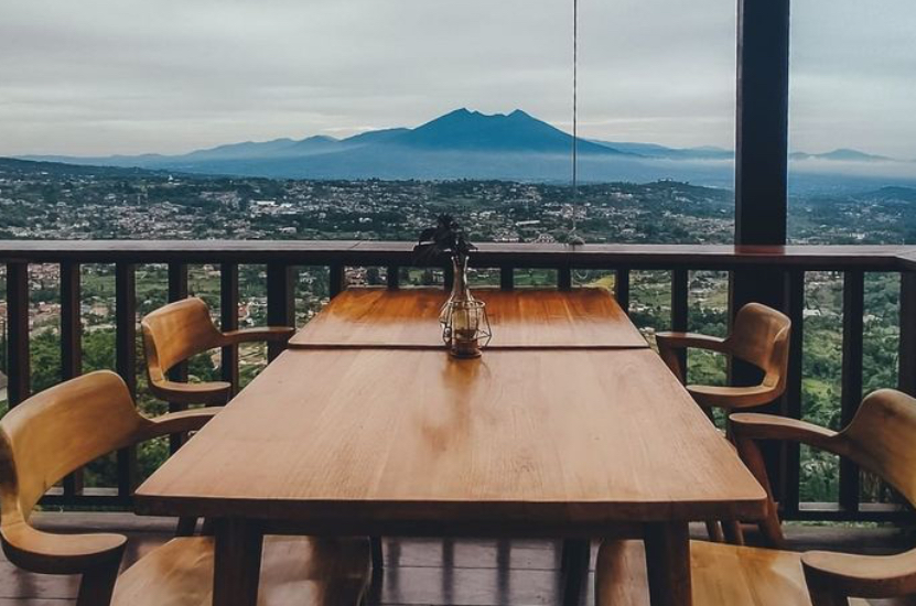 Salah satu tempat ngopi di Bogor yang enak jadi tempat overthinking.