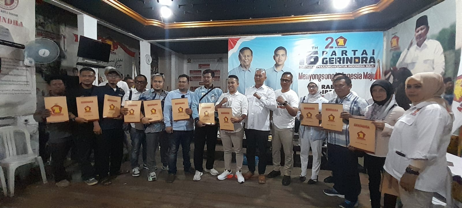 Bakal Calon Wali Kota Bogor Sendi Fardiansyah bersama Paguyuban Kawani Bogor saat mengambil formulir Partai Gerindra