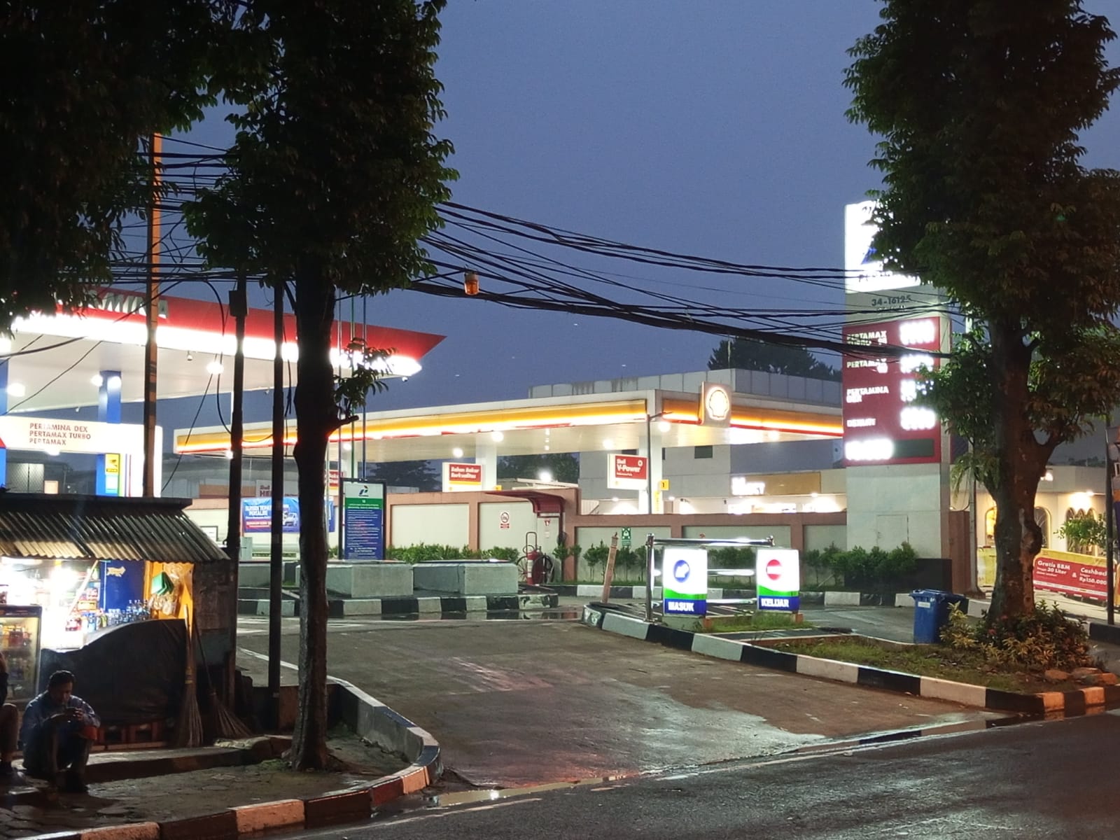 Suasana salah satu SPBU di Jalan KH Abdulah Bin Nuh Kota Bogor, nampak septi, Kamis (11/7/2024). Pemerintah berencana membatas subsidi BBM dalam Waktu dekat.