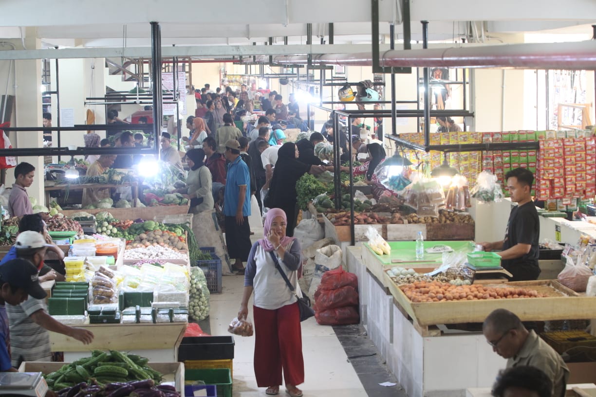 Pedagang pasar tradisional sudah mulai menempati kios-kios barunya di Pasar Jambu Dua Kota Bogor.