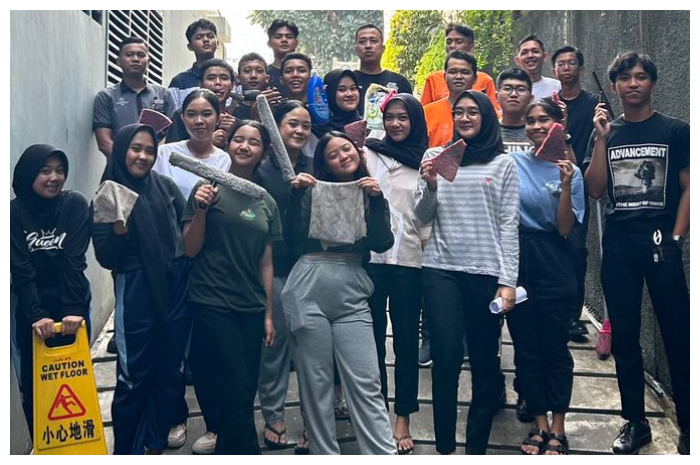 Pimpinan, staf dan karyawan Savero Style melakukan kegiatan bersih-bersih seluruh area hotel.