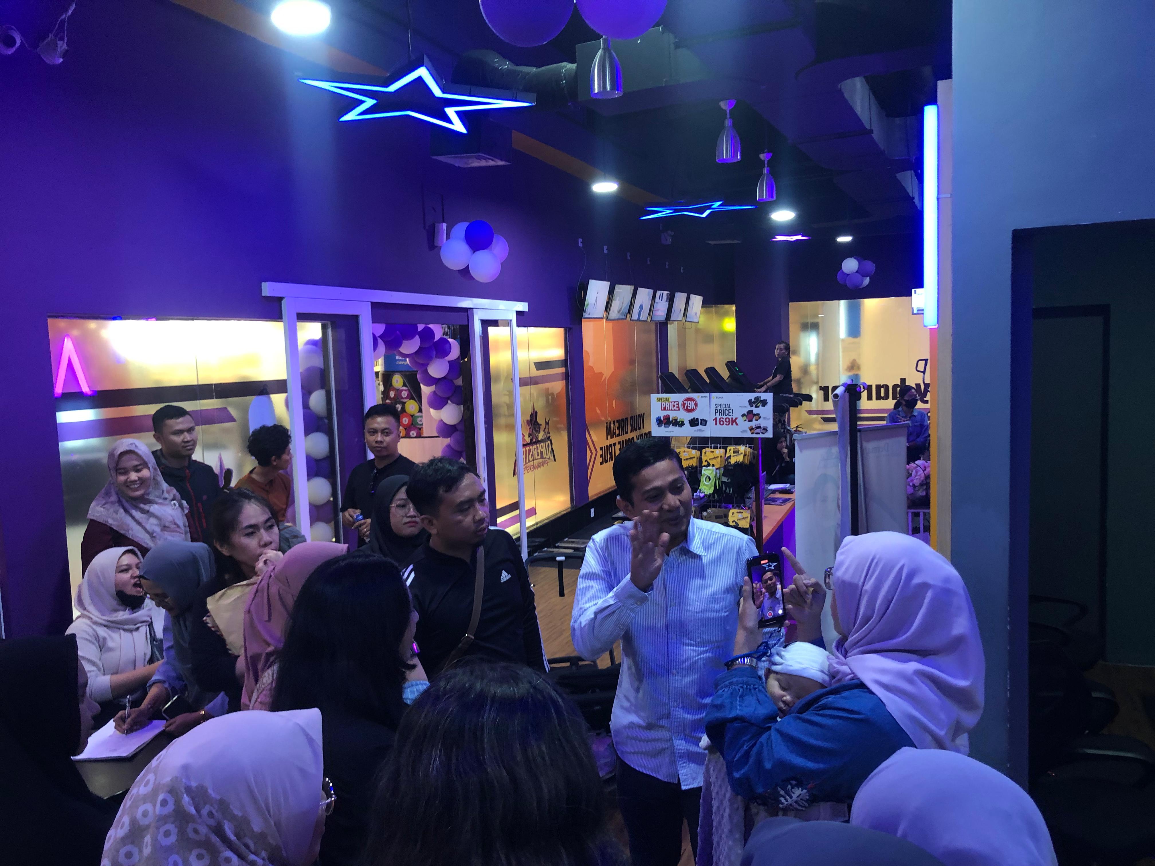 Member tempat fitnes Superstar Bogor didemo membernya.