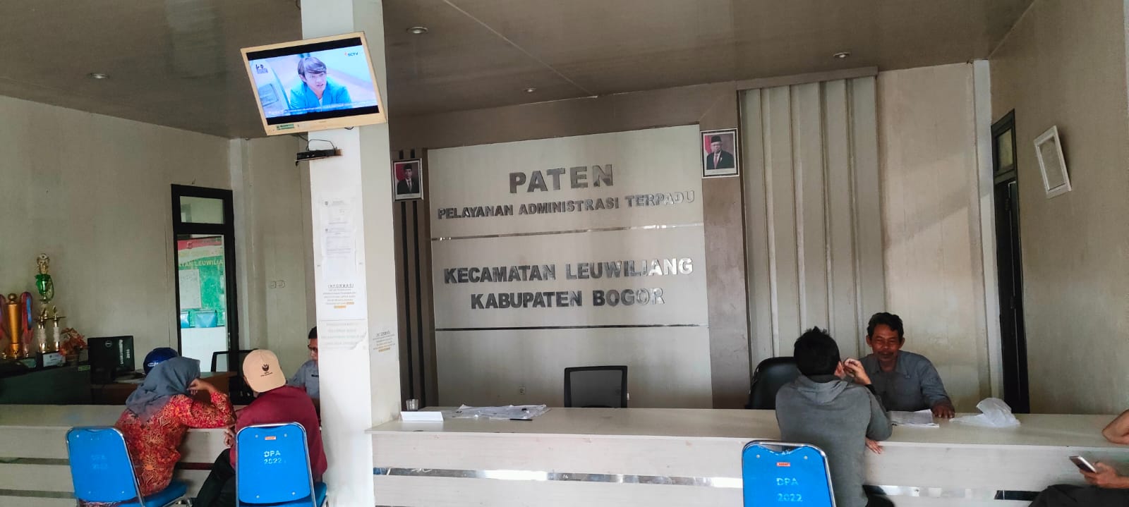 Kantor Kecamatan Leuwiliang. Warga Bogor yang mau membuat KIA bisa di kantor kecamatan.
