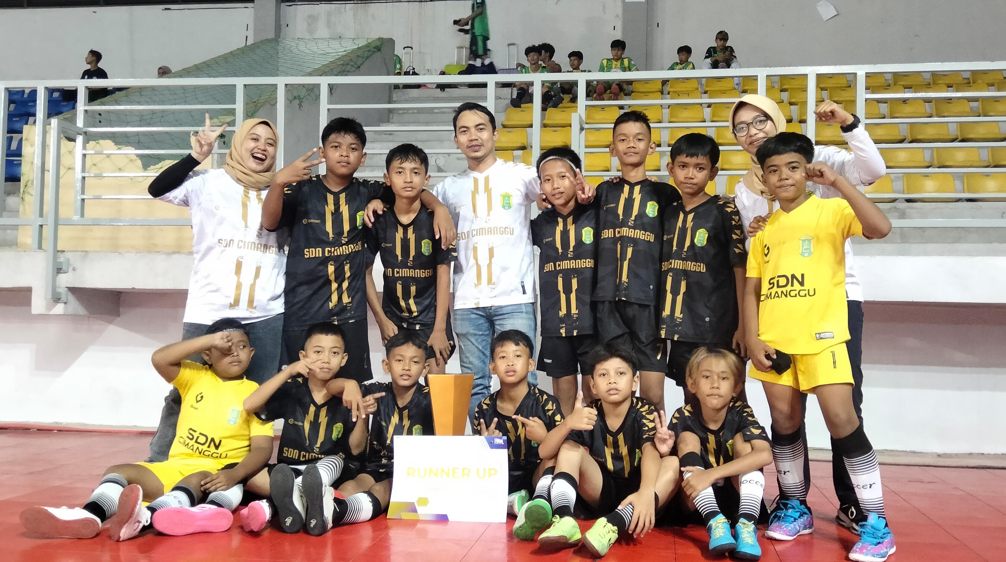 Pelatih bersama tim futsal SDN Cimanggu Kota Bogor. (ist)