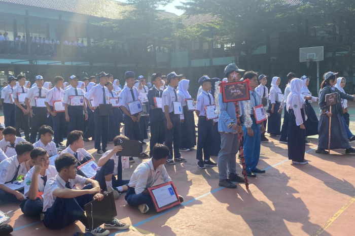 Salah satu kegiatan hari pertama MPLS 2024 di SMAN 1 Bojonggede, yang berlangsung pada Senin (15/7/2024)