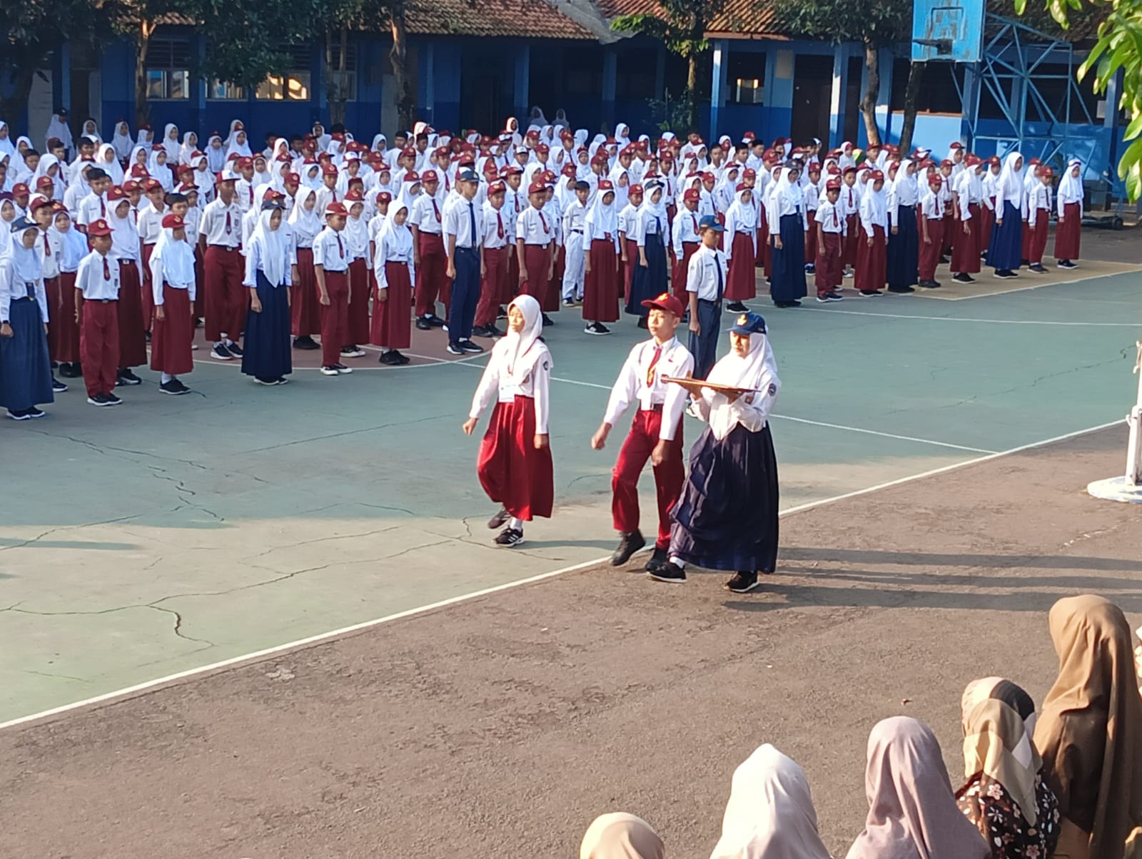 Sebanyak 396 siswa baru SMPN 1 Cigombong, Kabupaten Bogor, mengikuti kegiatan Masa Pengenalan Lingkungan Sekolah (MPLS), Senin (15/7/2024).