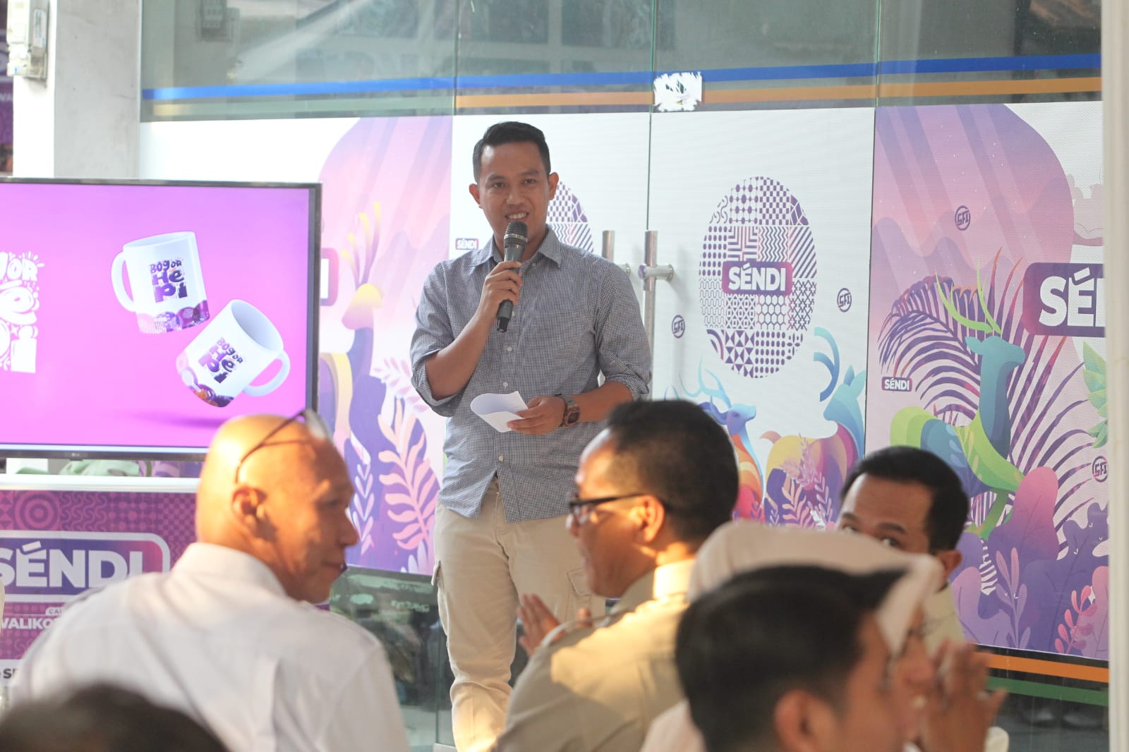 Bakal Calon Walikota Bogor (Bacawalkot) Sendi Fardiansyah menerima kunjungan Pengurus DPC Gerindra Kora Bogor di Posko Bogor Hepi, Senin (15/7/2024).