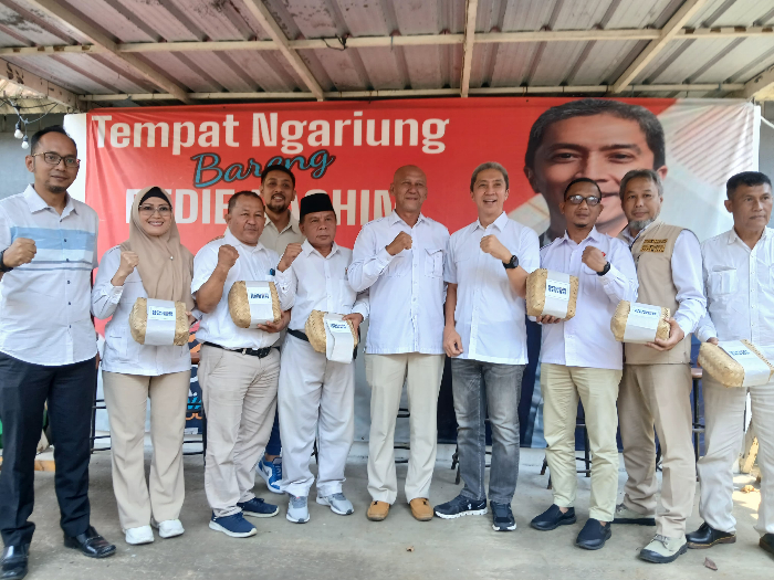 Jajaran Pengurus DPC Partai Gerindra Kota Bogor melalui Bappda menyambangi Posko Dedie A Rachim yang berlokasi di Jalan Ciremai Ujung, Kecamatan Bogor Tengah, Kota Bogor pada Senin, (15/7/2024).
