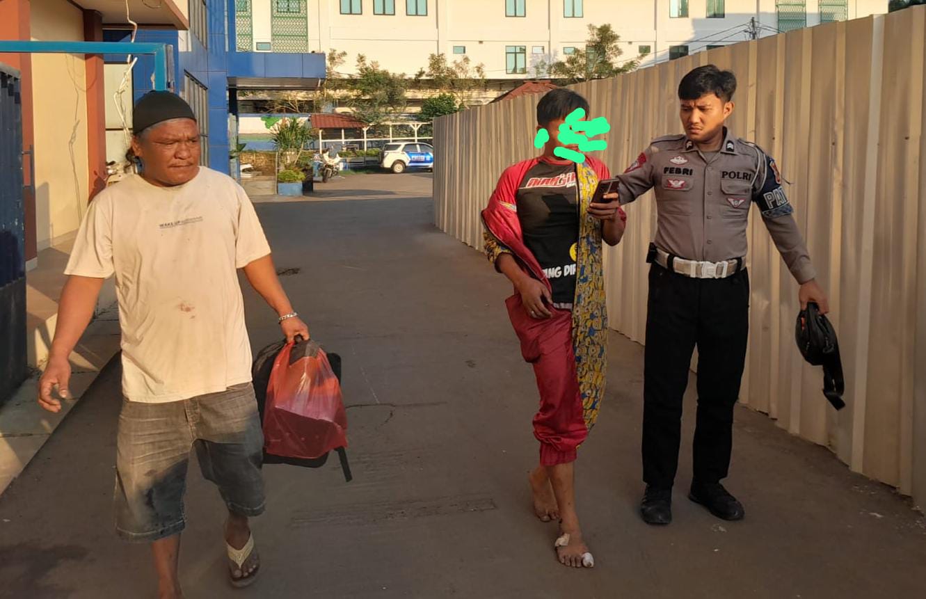 Pelaku pencurian celana dalam di Pasar Cibinong, Kabupaten Bogor, diringkus petugas Satlantas Polres Bogor, Selasa (16/7/2024).