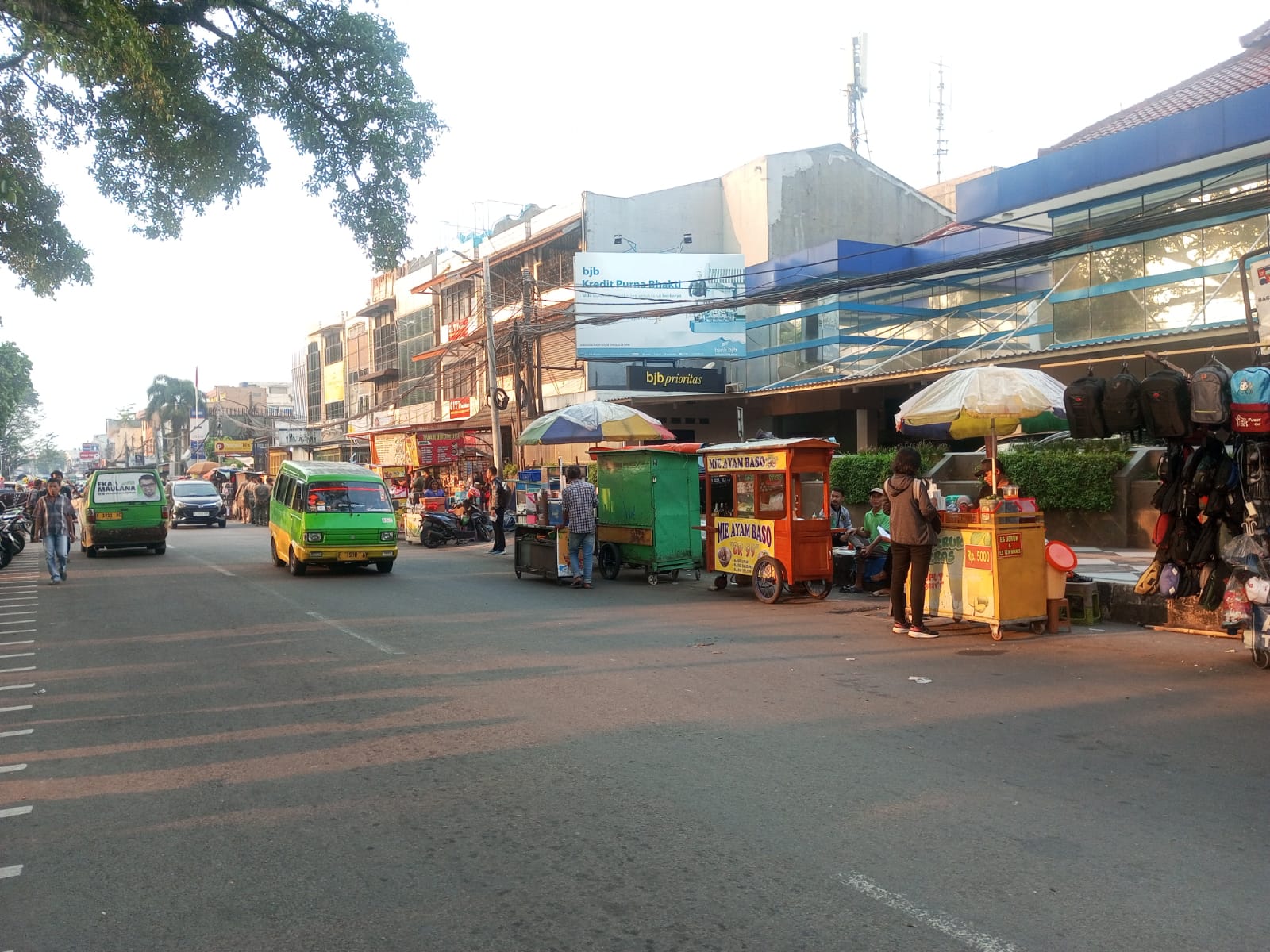 PKL mulai dilarang berjualan di sekitar Alun-alun Kota Bogor.