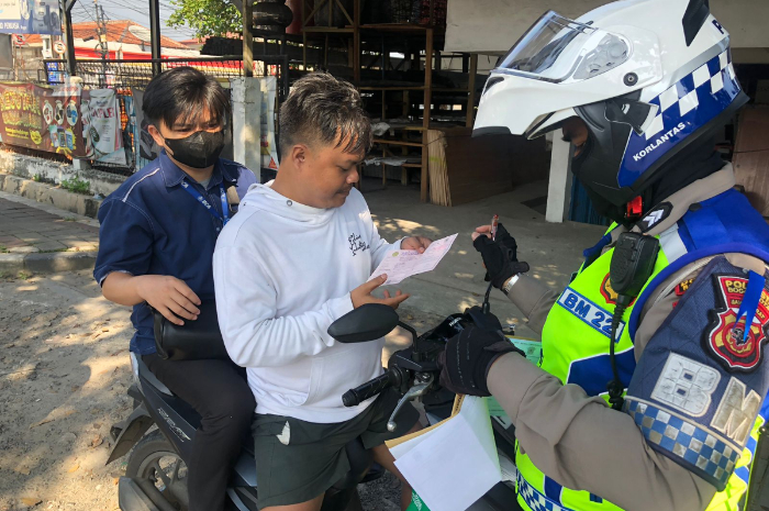 Pengendara motor saat terjaring Operasi Patuh yang digelar Satlantas Polresta Bogor Kota.  