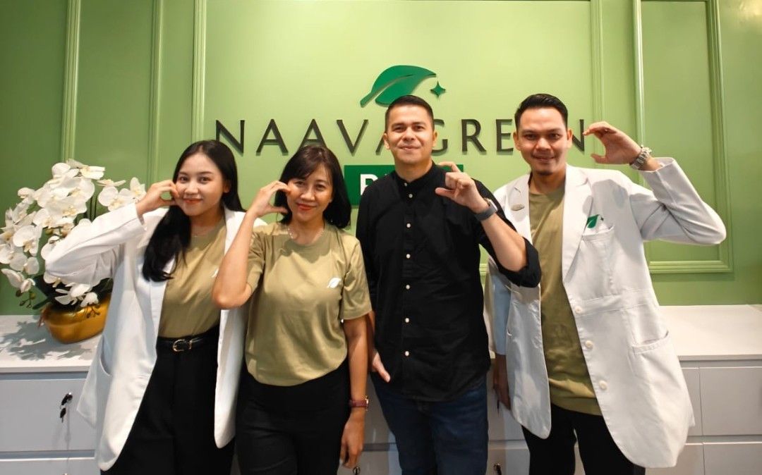 Handika Pratama (kedua dari kanan) di grand opening Naavagreen Plus kawasan Tebet, Jakarta Selatan, Jumat (12/7).