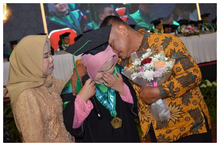 Ade Suryani, mahasiswa difabel yang menjadi wisudawan terbaik UIKA Bogor dengan meraih IPK 3,75.