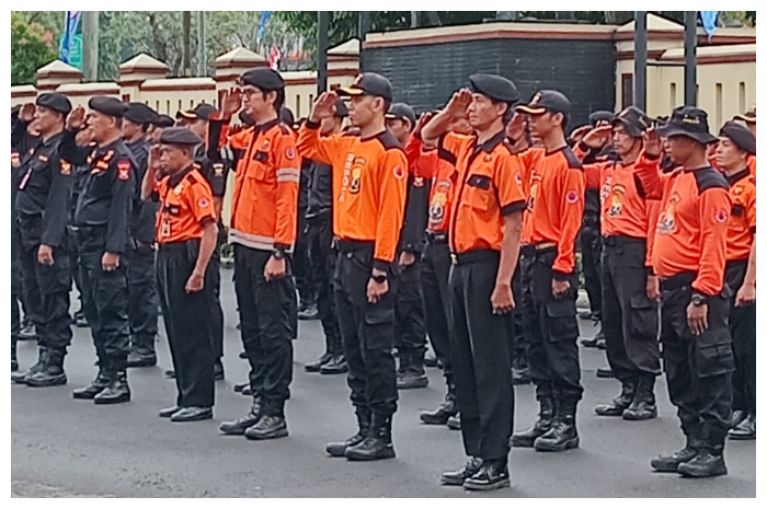 Senkom Mitra Polri Kabupaten Bogor, menggelar apel besar dalam Rangka Deklarasi Pilkada Damai 2024 di Halaman Apel Polres Bogor, Sabtu (6/7/2024).