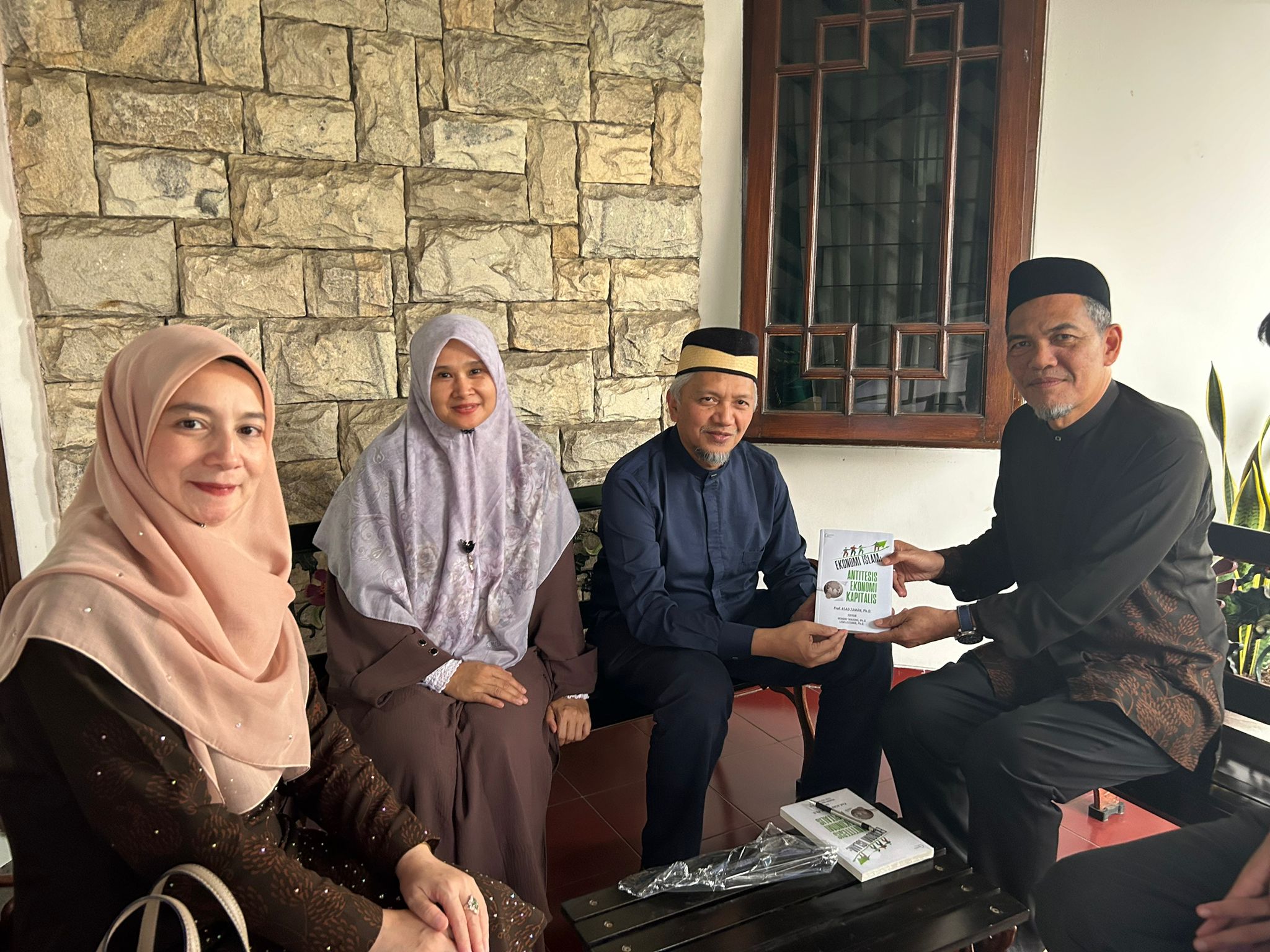 Pertemuan antara Sekolah Pascasarjana UIKA Bogor dengan Majelis Ulama Thailand Selatan.